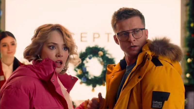 Deadline сообщает о том, что кинокомпания Paramount Pictures готовится запустить в производство перезагрузку франшизы Голый пистолет Режиссёром проекта назначен Акива Шаффер Бруклин 9-9, Поп-звезда: Не переставай, не останавливайся, а главную роль в проек